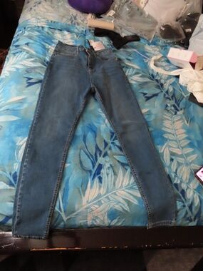 Boohoo Women's Skinny Jeans in Mid Blue Wash